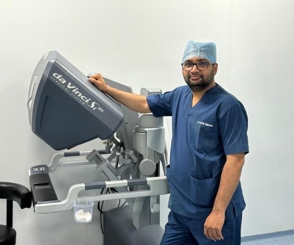 Best Robotic Surgeon in Ahmedabad Dr. Nitin Singhal with da Vinci robotic surgery system